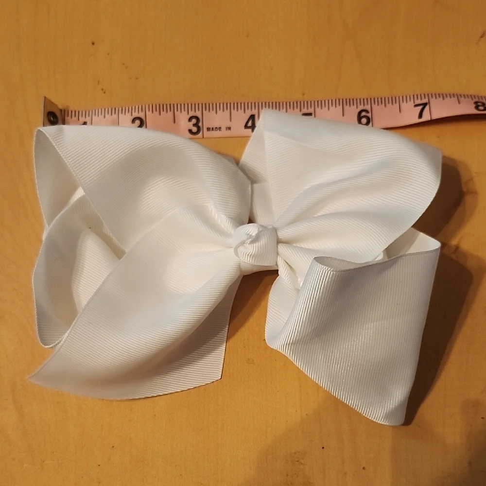 Elegant White Hair Bow